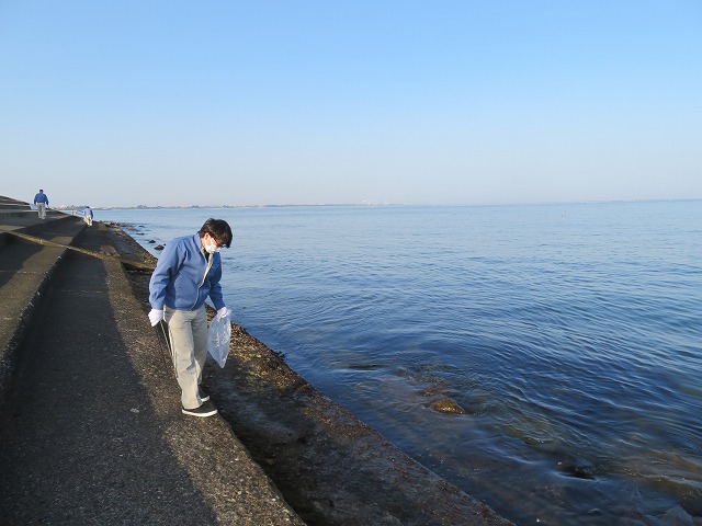 海岸清掃活動風景