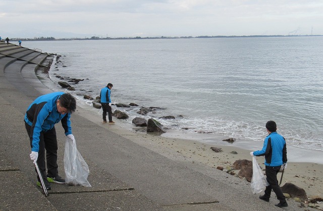 海岸清掃活動風景