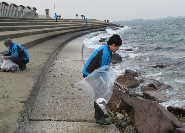 海岸清掃活動風景